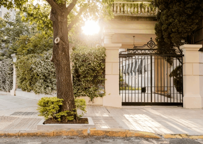 Cómo elegir la ubicación ideal para tu hogar: ciudad, suburbio o playa